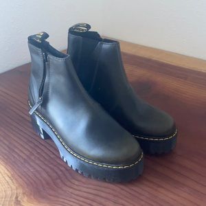 Dr. Martens Rometty II dark taupe boots